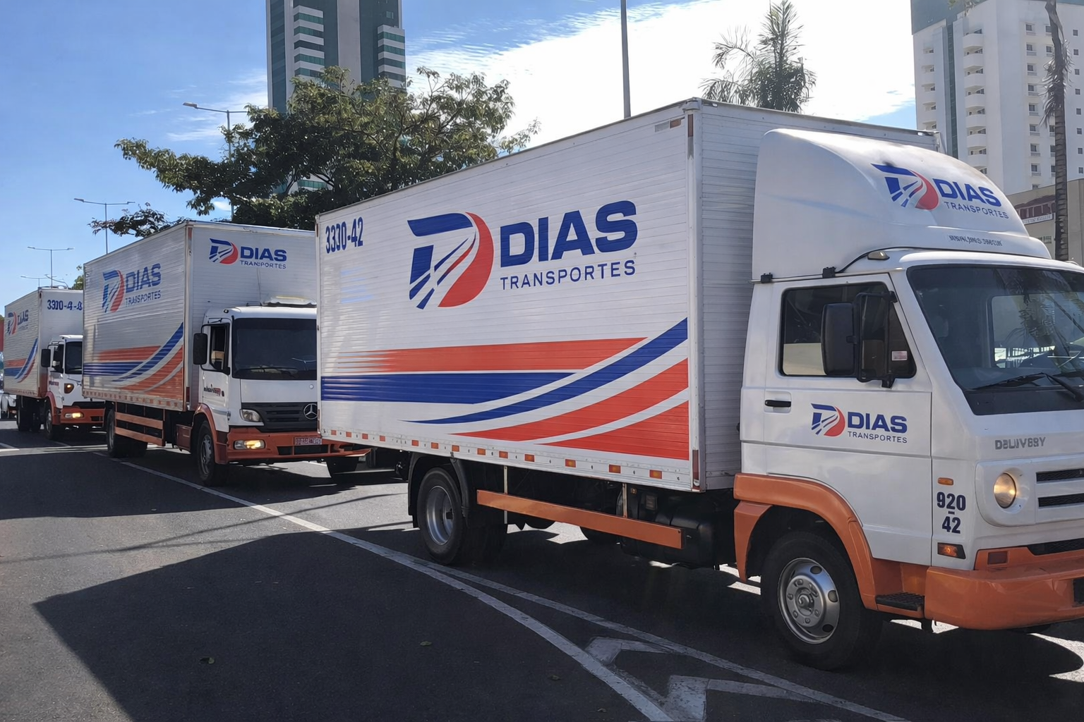 Frota de caminhões baú
